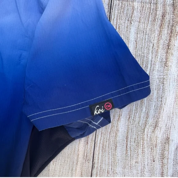 Women's Koi Lite Ombre Blue Scrub Top Size M - Picture 4 of 5